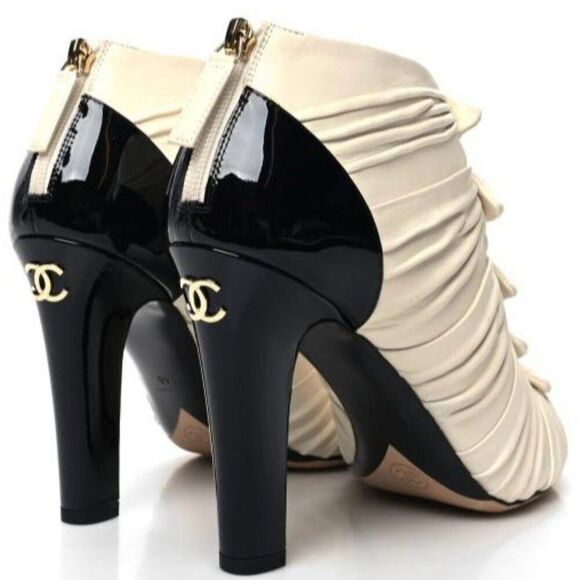 Authentic NWT CHANEL Ivory Bow Detail CC Logo Ruched Ankle Booties Size … - Picture 1 of 17
